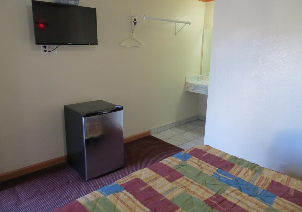 Motel Travel *