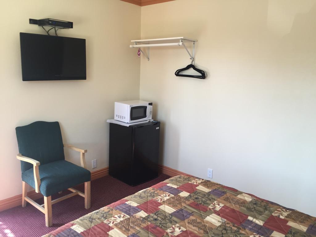 Travel Motel *