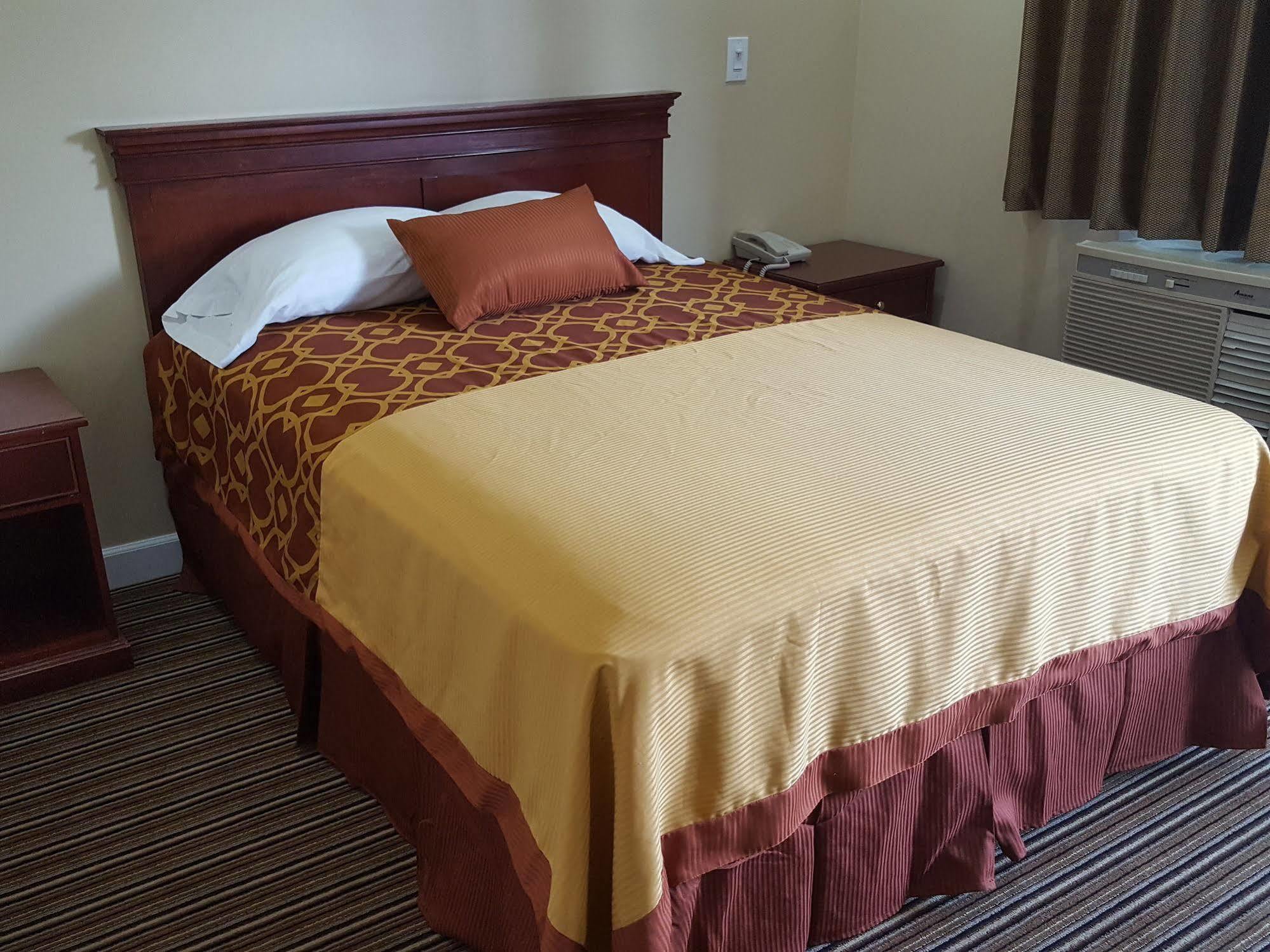 Travel Motel *