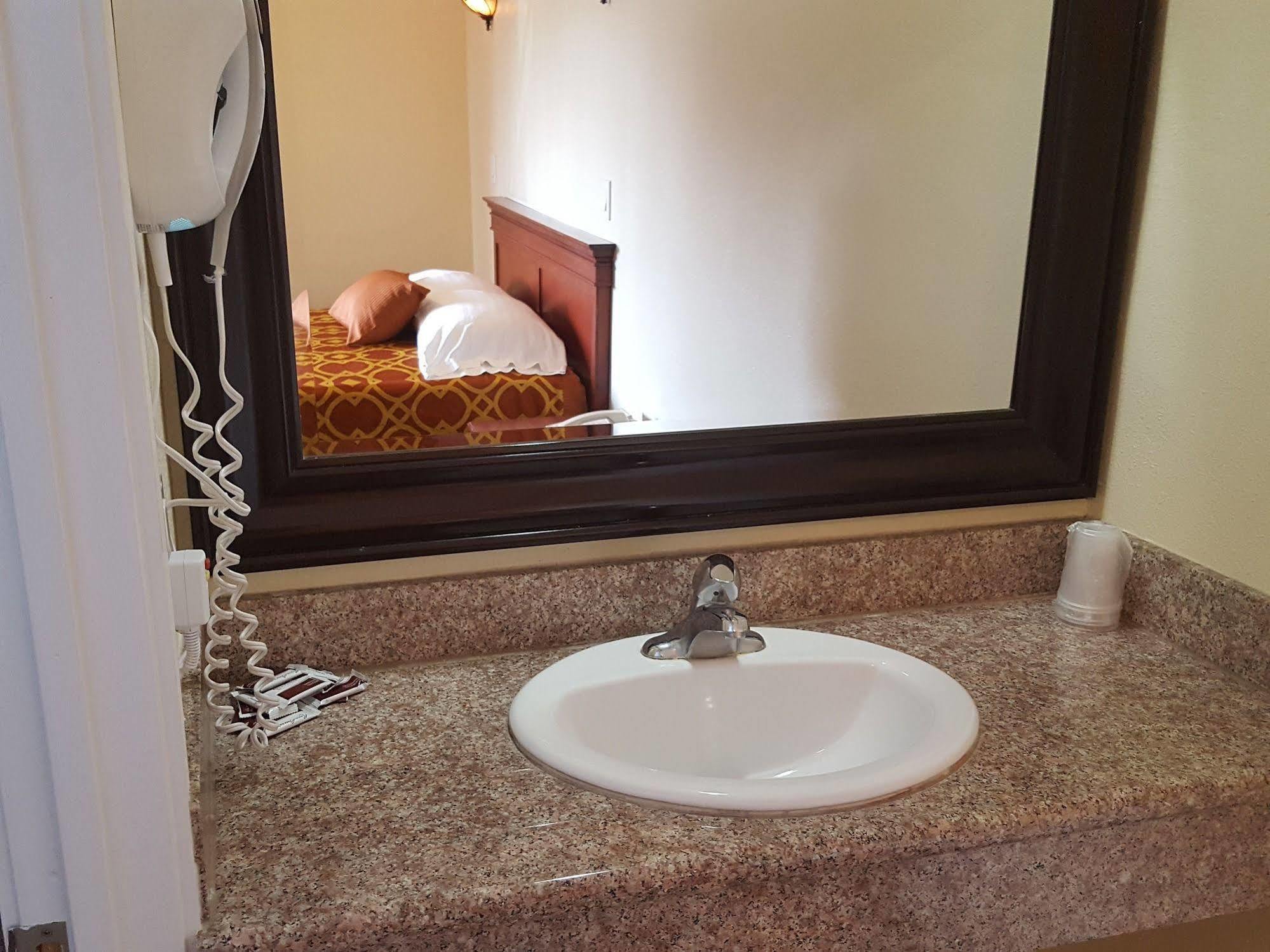 Motel Travel *