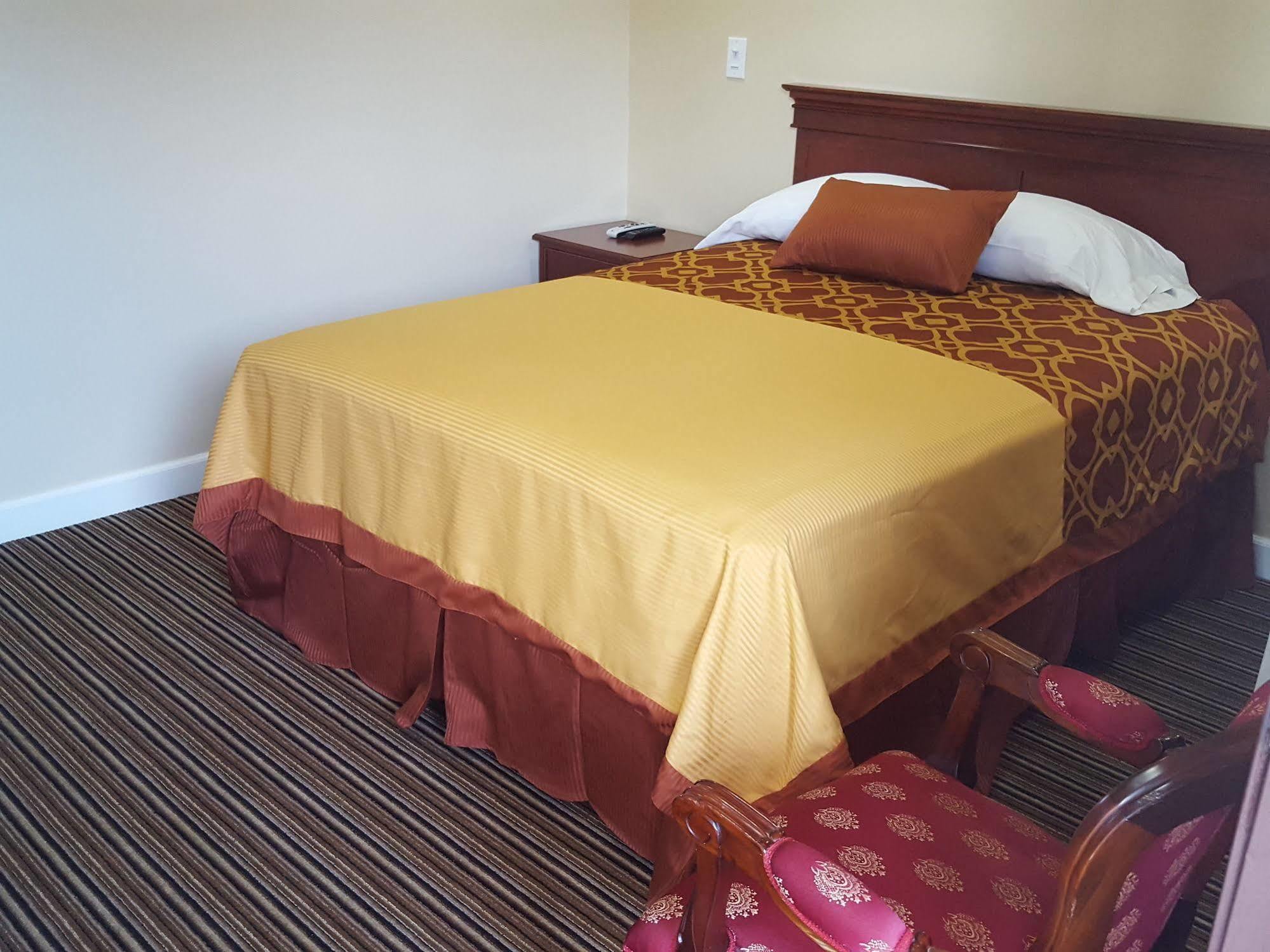 Travel Motel *